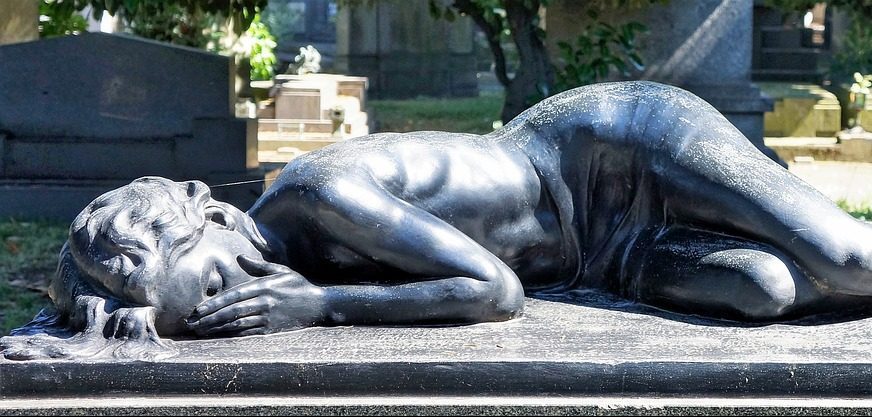 grieving-woman-by-rmac8oppo-pixabay